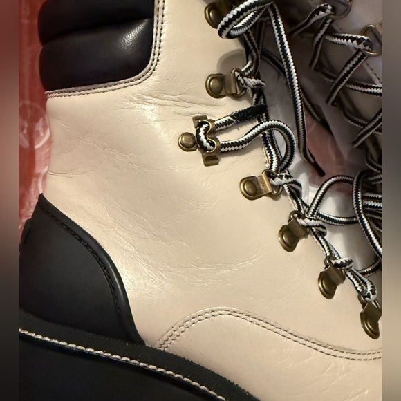 Tory Burch Ankle Boot Lug Sole Hiker NEW
Waxy Cow Leather w Box US 8 - Picture 8 of 16